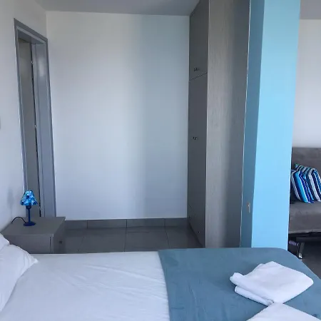 A.a Michael * Pachyammos