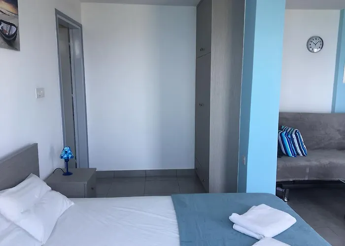 A.a Michael * Pachyammos